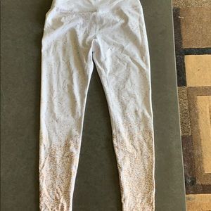 Buff bunny white leggings